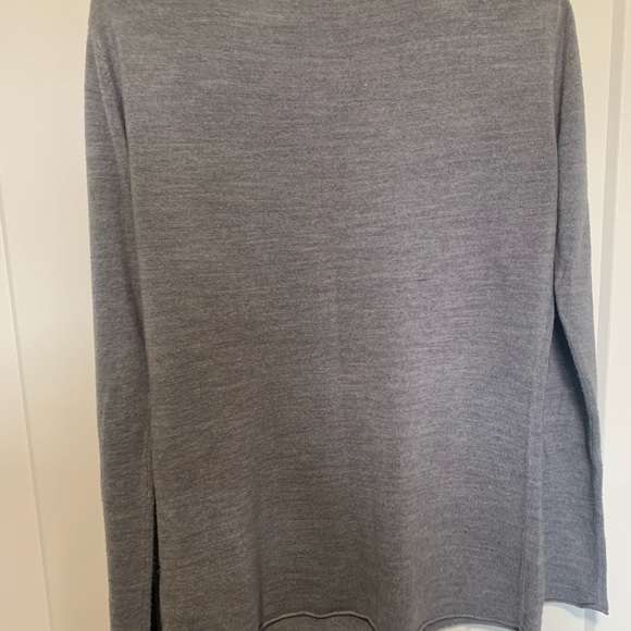 Grey Manguun medium women’s long sleeve top - Picture 4 of 4